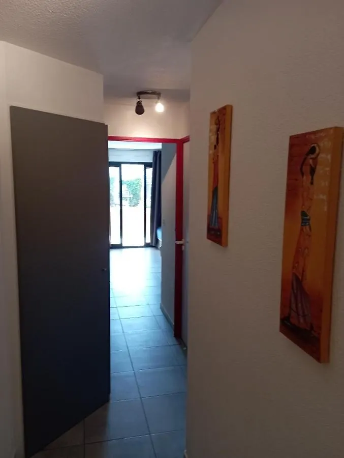 2 Pieces Refait A Neuf Cannes La Bocca 0*,  France