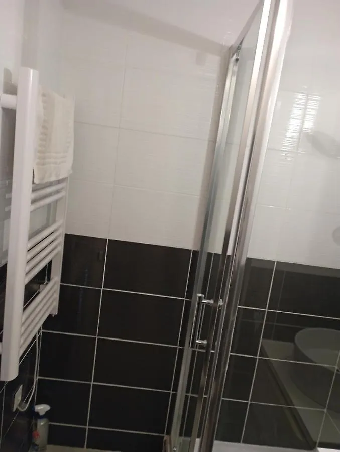 2 pièces refait à neuf cannes la bocca Appartement