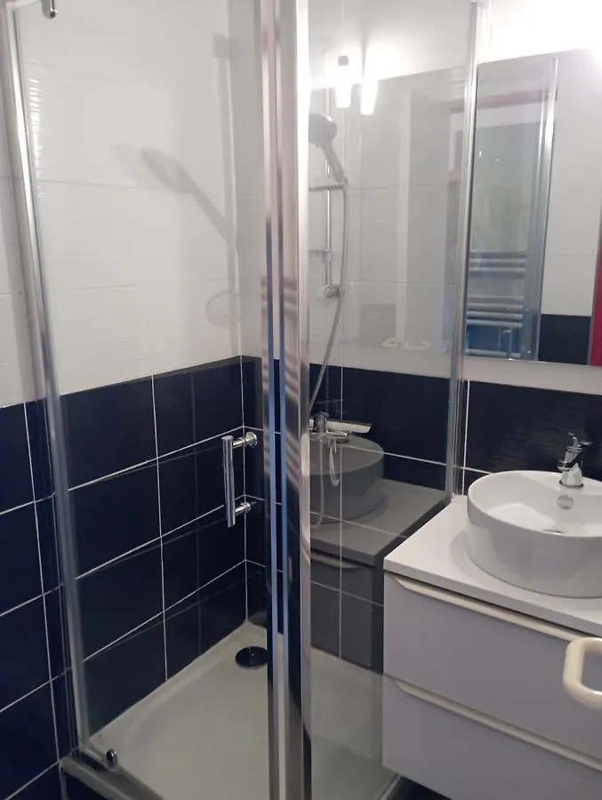 Apartment 2 Pieces Refait A Neuf Cannes La Bocca France